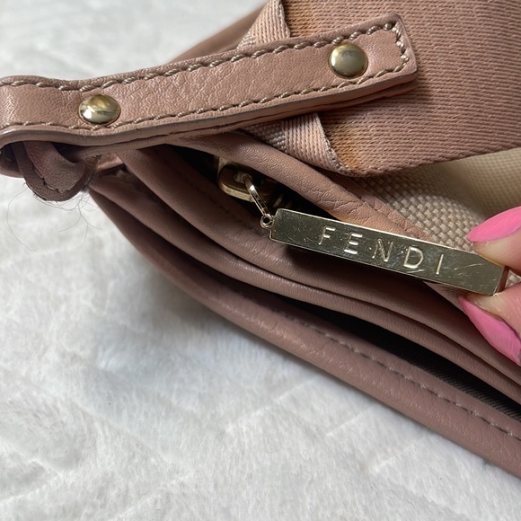 💗RARE FENDI Crossbody Bag - Picture 16 of 16